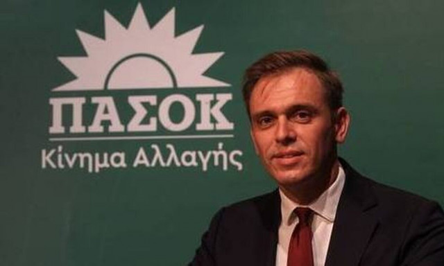 Καταγγελία Μάντζου για υβριστικό σύνθημα Οικονόμου κατά του ΠΑΣΟΚ - Τι απαντά ο εκπρόσωπος