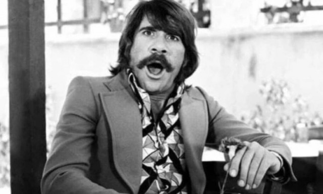 Σταύρος Παράβας: Από τα προσφυγικά της Αλεξάνδρας και τον Παναθηναϊκό, στον «Φίφη» και τη Γυάρο