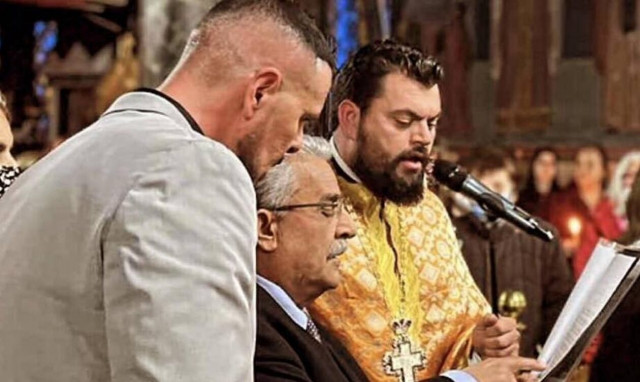 Αγία Βαρβάρα: Ο ράπερ Νίκος Βουρλιώτης έψαλε τα εγκώμια του επιτάφιου θρήνου