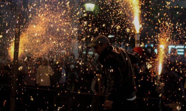 Ανάσταση: Τέσσερα παιδιά τραυματίστηκαν από βεγγαλικά - Συγκλονίζει η αδερφή θύματος από το 2011