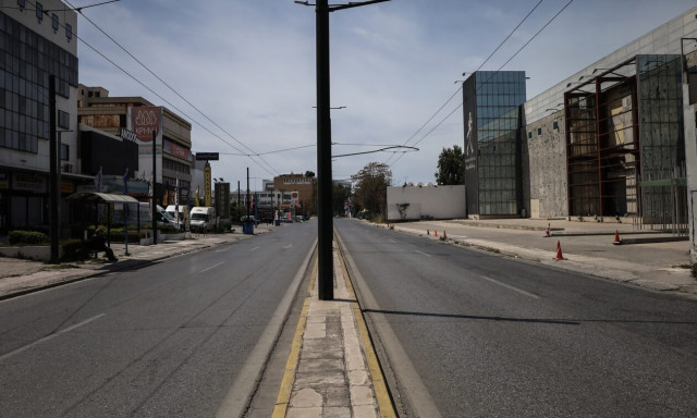 Αθήνα: Άδειο το κέντρο της πόλης ανήμερα του Πάσχα - Φωτογραφίες