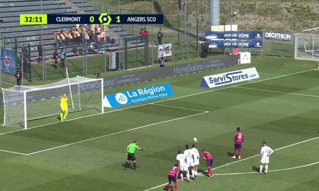 Γαλλία: Τα πάντα για το καλό της ομάδας – Κατέβασαν τα παντελόνια τους σε πέναλτι!