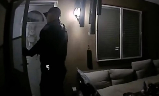 ΗΠΑ: Αστυνομικοί χτύπησαν λάθος πόρτα και σκότωσαν τον ιδιοκτήτη του σπιτιού