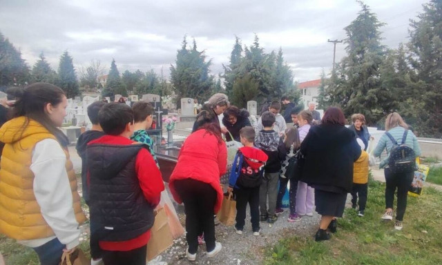 Αναβίωσε το έθιμο της δεύτερης Ανάστασης στα κοιμητήρια στον Άργιλο Κοζάνης