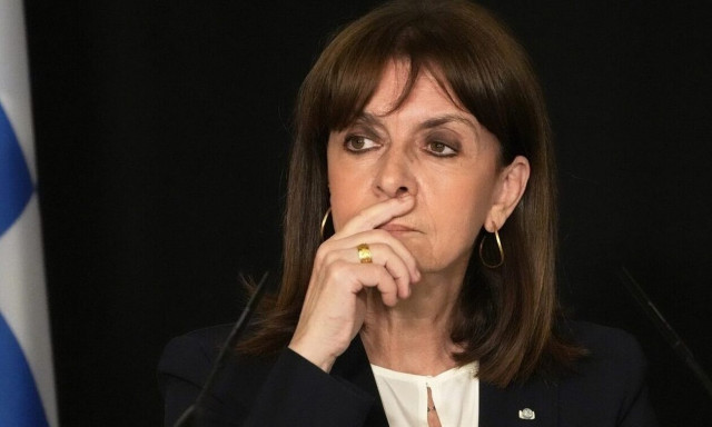 President Sakellaropoulou visits Presidential Guard on Easter Day