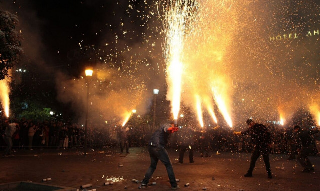 Πάσχα: Πώς είναι οι τραυματίες από βεγγαλικά και κροτίδες - Στη ΜΕΘ 27χρονος