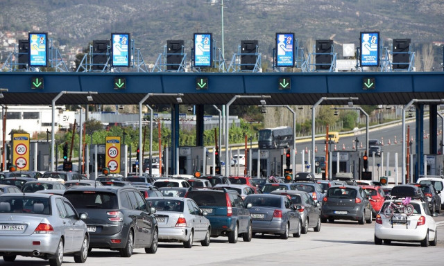 Πάσχα 2023: Εππιστρέφουν οι εκδρομείς - «Ουρές» χιλιομέτρων στα διόδια