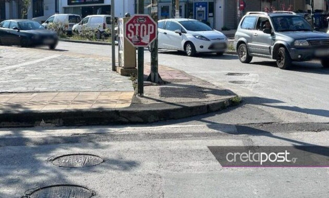 Παγκόσμια πρωτοτυπία στο Ηράκλειο: Πινακίδα Stop είναι στραμμένη προς τους πεζούς