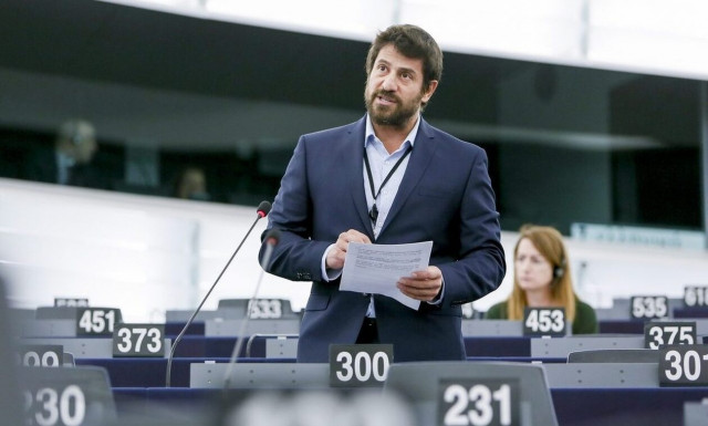 Αποβλήθηκε από την ευρωομάδα της Αριστεράς ο Αλέξης Γεωργούλης