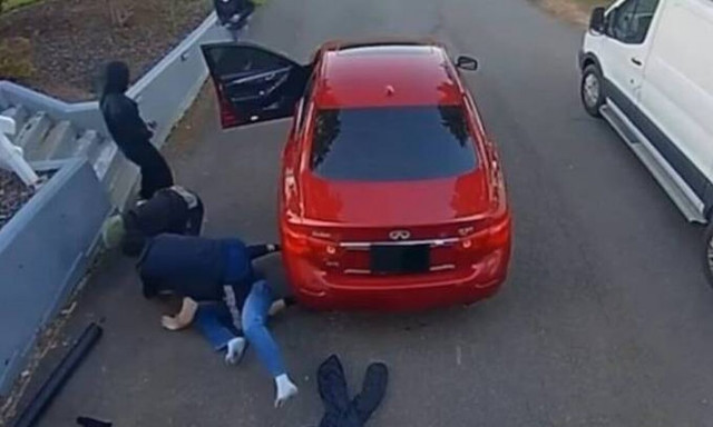 Πήγαν να του κλέψουν το αυτοκίνητο και τα έβαλε και με τους τέσσερις που έφυγαν τρέχοντας