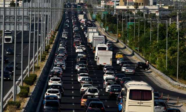Με ταλαιπωρία η επιστροφή των εκδρομέων – Κυκλοφοριακό χάος στις εθνικές οδούς