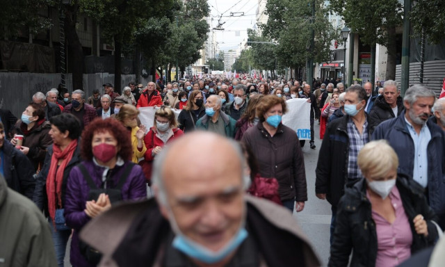 Συντάξεις: Σχέδιο για κούρεμα 50% στην εισφορά αλληλεγγύης