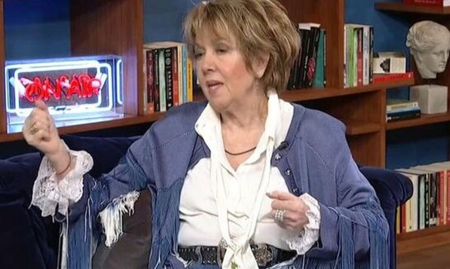 Γιοβάννα: «Δεν με χάιδεψε, δεν με αγκάλιασε ποτέ», είπε για τη μητέρα της η τραγουδίστρια