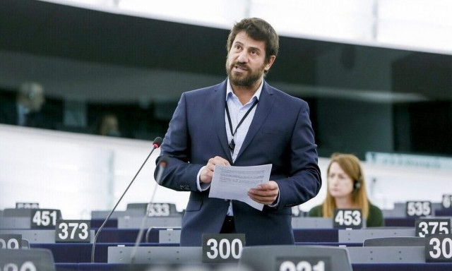 Αλέξης Γεωργούλης: Επιτυχίες στο σανίδι και απουσίες… στα έδρανα