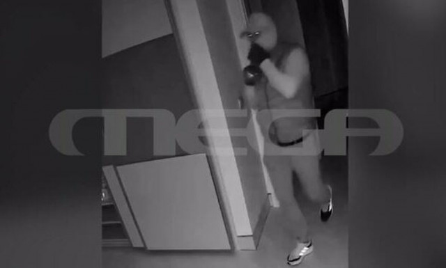 Βούλα: Νέο βίντεο - ντοκουμέντο από τη διάρρηξη στο σπίτι του Δημήτρη Φιντιρίκου