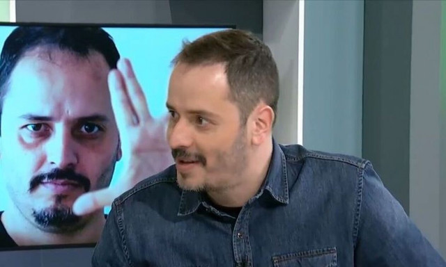 Αλέξανδρος Τσουβέλας: Μιμείται Ηλία Ψινάκη και Αλέξη Κούγια με επικό τρόπο!