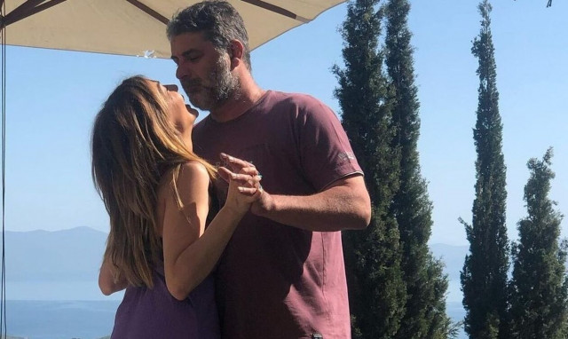 Βανδή - Μπισμπίκης: Η επιστροφή του ζευγαριού στην Αθήνα μετά το ρομαντικό ταξίδι στην Τοσκάνη