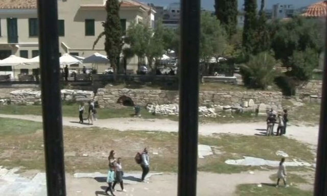 Ακρόπολη: Διέφυγε τον κίνδυνο ο 18χρονος που μαχαιρώθηκε από ανήλικο