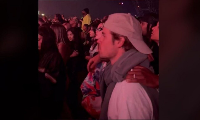 Τζάστιν Μπίμπερ: Αποκοιμήθηκε σε συναυλία του Coachella - Το viral βίντεο στο Tik Tok