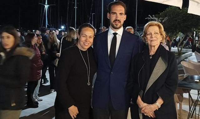 Φίλιππος Γλύξμπουργκ-Νίνα Φλορ: Οι διακοπές στη Μήλο με την Άννα Μαρία και οι αναρτήσεις στα social