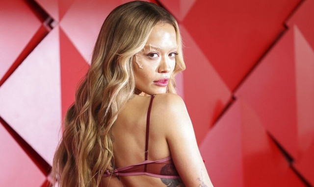 Ρίτα Όρα: Η εμφάνιση «φωτιά» για το νέο βίντεο κλιπ και η ιστορική συνεργασία με τον Fatboy Slim