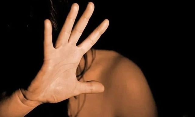 Βόλος: 47χρονος κλείδωσε έξω από το σπίτι την ανήλικη κόρη του και συνελήφθη