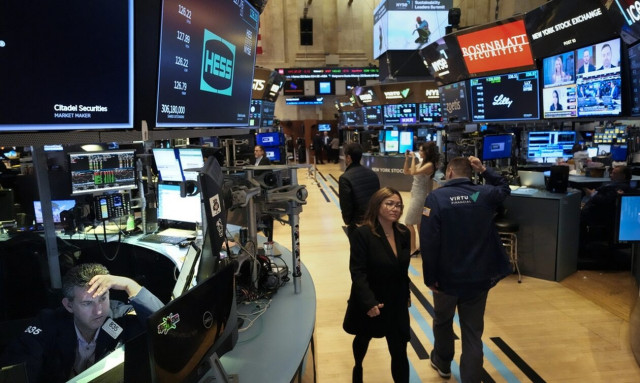 Wall Street: Μικρές απώλειες στους δείκτες με «βαρίδι» την Tesla