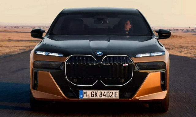Η νέα BMW i7 M70 έχει 650 ίππους