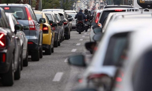 Κίνηση τώρα: Καθυστερήσεις στην άνοδο του Κηφισού