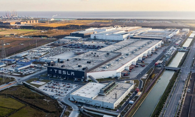 Η Tesla κάνει τον… Κινέζο!