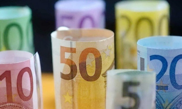 Σέρρες: Άγνωστος μοίραζε χρήματα σε περαστικούς