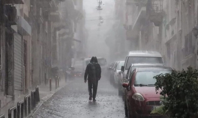 Καιρός: Άνοιξαν οι ουρανοί στην Αττική - Ποιες περιοχές «χτυπά» η κακοκαιρία