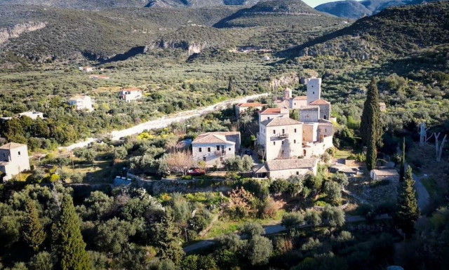 Παλαιά Καρδαμύλη: Η λιλιπούτεια παραμυθένια μυστική καστροπολιτεία της Πελοποννήσου