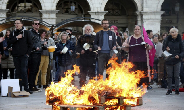 Γαλλία: Κατέσχεσαν κατσαρόλες και τηγάνια εν όψει της επίσκεψης Μακρόν στην πόλη Γκανζ