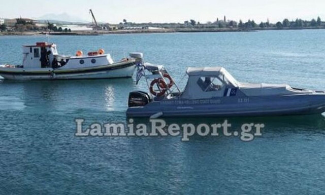 Γλύφα Χαλκίδας: Κινδύνευσαν στα βράχια ερασιτέχνες ψαράδες