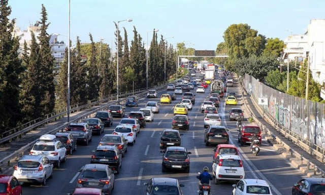 Τροχαίο ατύχημα στον Κηφισό: Μποτιλιάρισμα στην κάθοδο - Μια λωρίδα έχει δοθεί στην κυκλοφορία