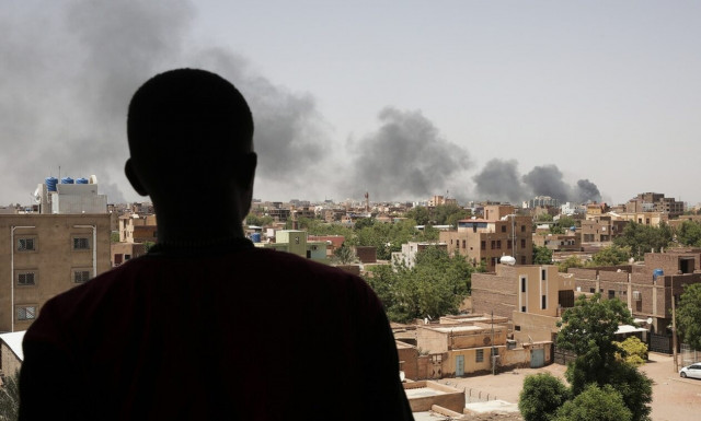 Σουδάν: Προσπάθειες για τον απεγκλωβισμό των Ελλήνων – Αγωνία για τους δύο τραυματίες