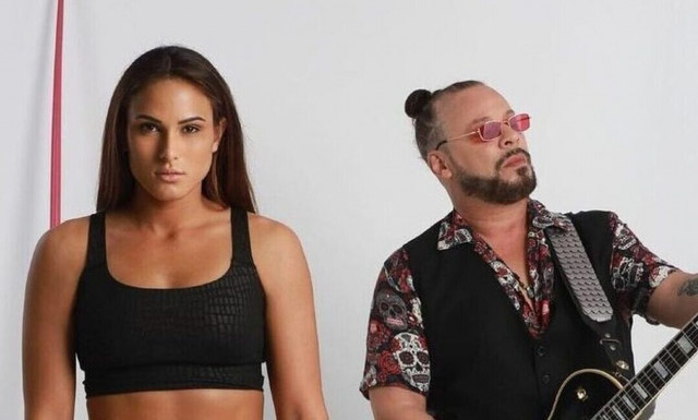 Χρήστος Δάντης - Ασημίνα Χατζηανδρέου: Αποκοιμήθηκαν στο καράβι για Τήνο