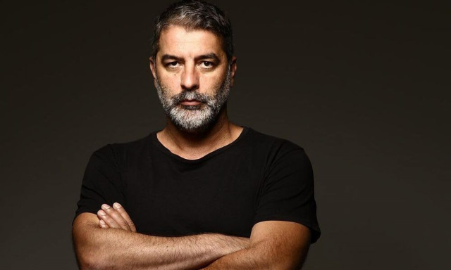 Βασίλης Μπισμπίκης: Αγνώριστος ως «αστυνομικός Πορφύρης» - Με φαλάκρα και αρκετά κιλά