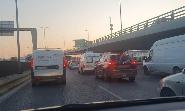 Κίνηση τώρα: «Στο κόκκινο» από νωρίς ο Κηφισός λόγω τροχαίου