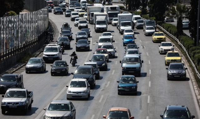 Κίνηση: Στο «κόκκινο» οι δρόμοι της Αττικής - «Ουρές» χιλιομέτρων σε Κηφισό, Ποσειδώνος και Κηφισίας