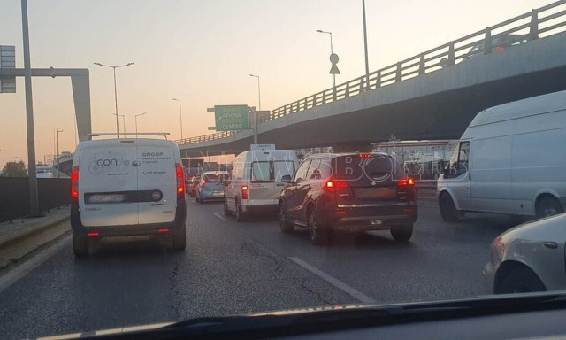 Τροχαίο ατύχημα στον Κηφισό - Σημειωτόν τα ΙΧ στην άνοδο