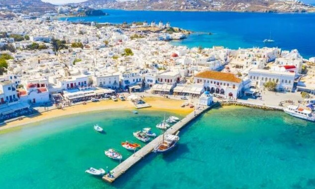 Μύκονος: Αστυνομικός ειδοποιούσε επιχειρηματίες - «Θα έρθουμε για έλεγχο»