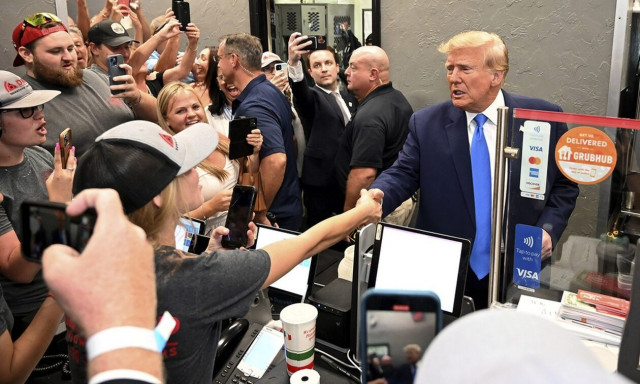 Τραμπ: Στο φως οι επιστολές του με ηγέτες και σελέμπριτι από την Όπρα μέχρι το βασιλιά Κάρολο