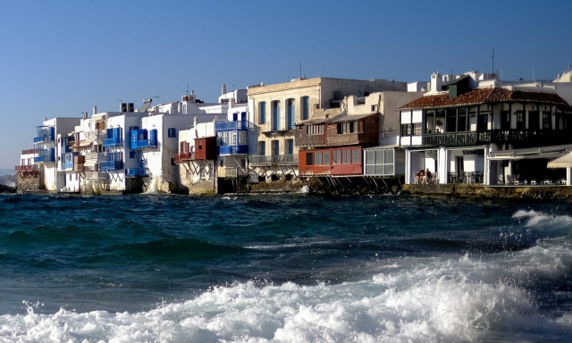 Μύκονος: Ο διπλός ρόλος του αστυνομικού που κατηγορείται ότι ειδοποιούσε επιχειρηματίες