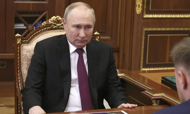 Το Κρεμλίνο απορρίπτει τα «ψέματα» ότι ο Πούτιν έχει σωσίες και κάθεται σε καταφύγιο