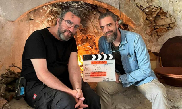 «Δεκαεπτά Κλωστές»: Η νέα σειρά του Σωτήρη Τσαφούλια ξεκίνησε τα γυρίσματα