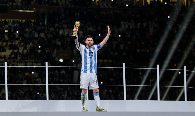 Αργεντινός θρύλος προτρέπει τον Μέσι: «Καλύτερα να μείνει στην Παρί»!