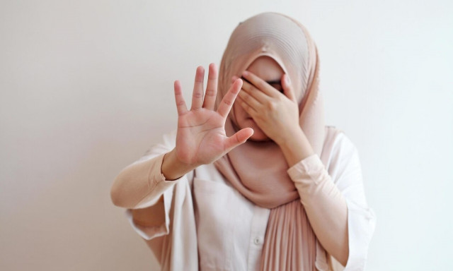 Μαγνησία: Ξυλοκόπησε άγρια την κόρη του γιατί ασπάστηκε τον ισλαμισμό και φόρεσε μαντήλα