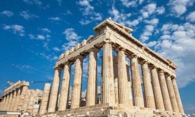 «Μην σπαταλάτε τον χρόνο σας»: Έξαλλοι ξένοι τουρίστες κράζουν την Ακρόπολη